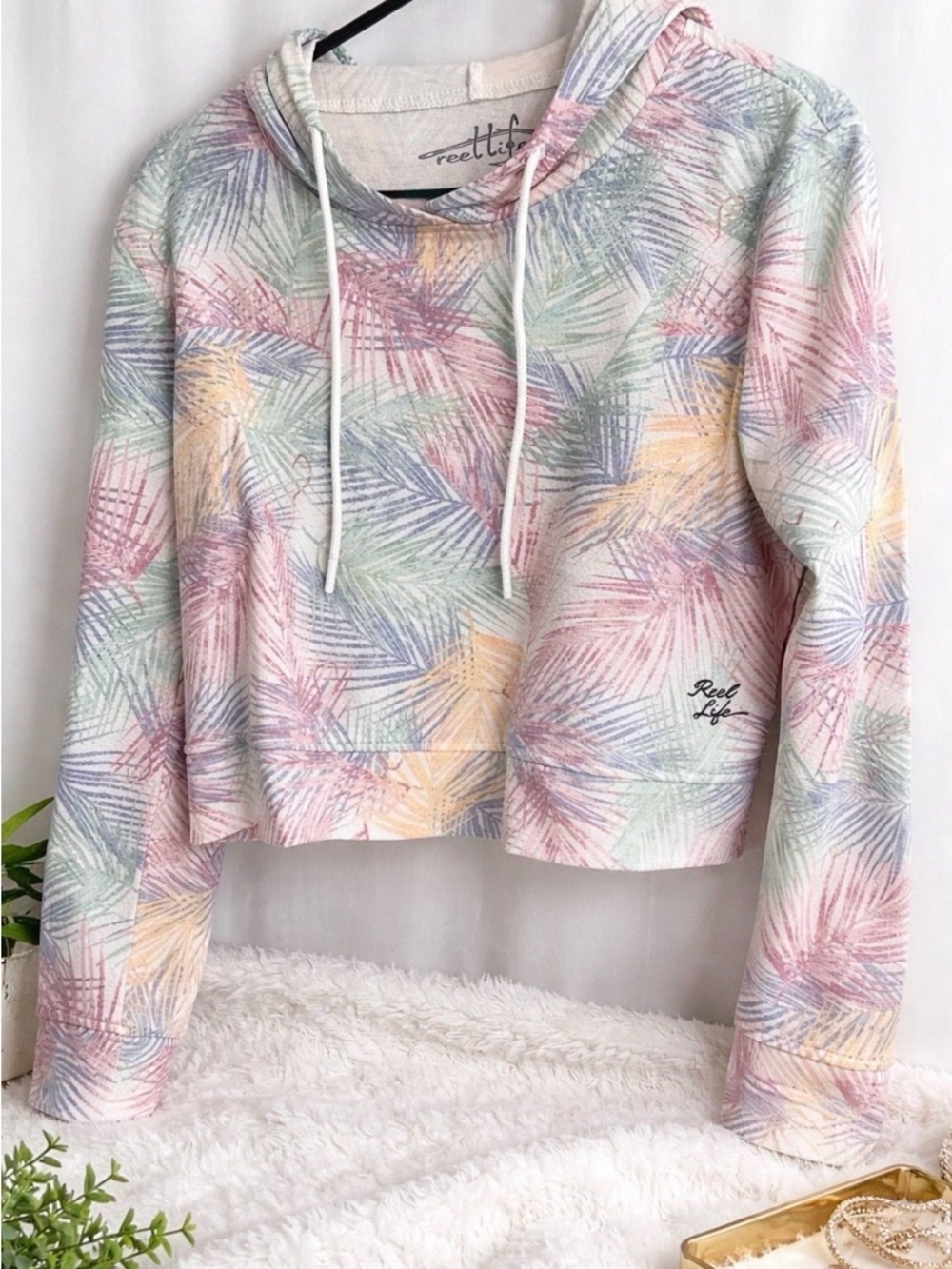 Reel Life Women's Pastel Palm Print Cropped Hoodie Medium